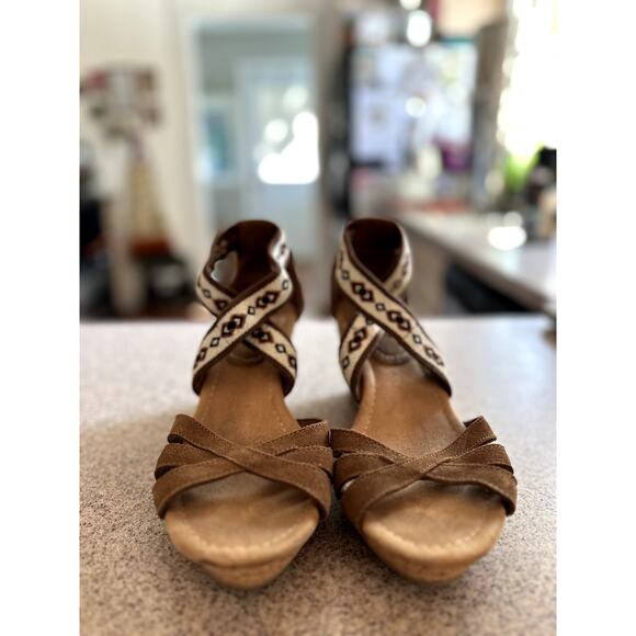 Minnetonka Wedges with 3" Heel Size 9 - Picture 1 of 6